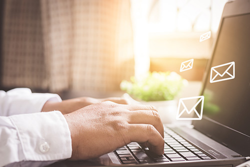 Kontakt per E-Mail Kontakt per E-Mail